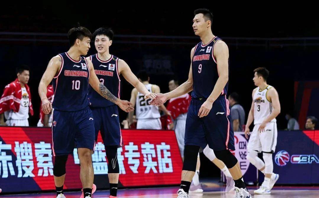 CBA新赛季揭幕战：广东东莞对阵辽宁本钢火箭队，谁能笑到最后？